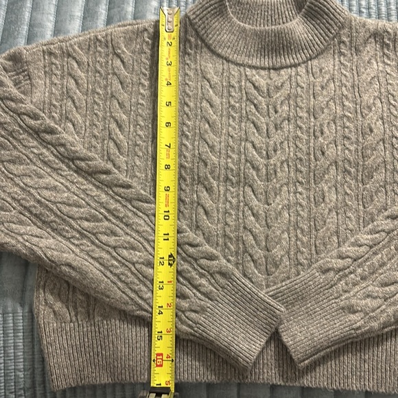 NWT MPG Cable Knit Cropped Sweater - Picture 5 of 6